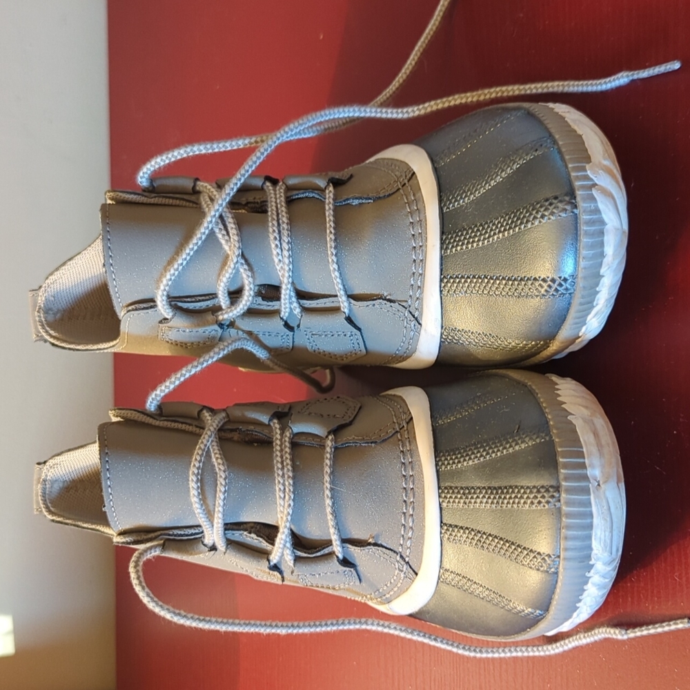 Sorrel Out 'N About Plus Chrome Grey Leather/Metallic Size 8